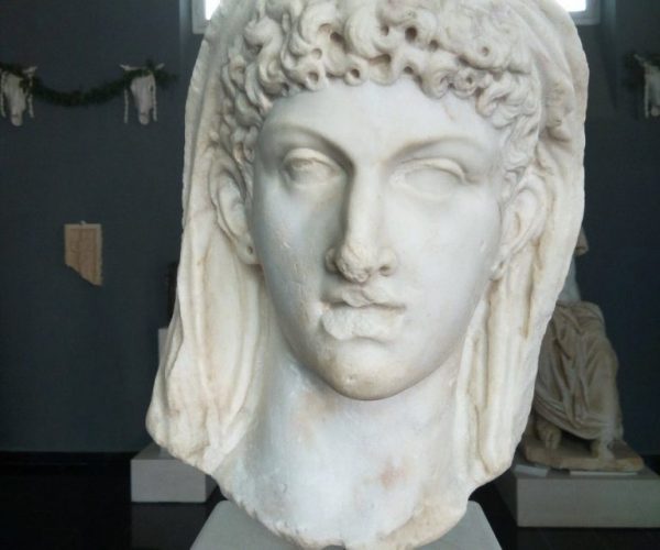 An_ancient_Roman_bust_of_Cleopatra_VII_of_Ptolemaic_Egypt2-768x1024
